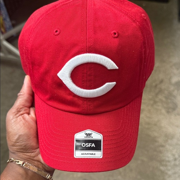 Other - Cincinnati Reds Cap with White Embroidered Logo new with tag